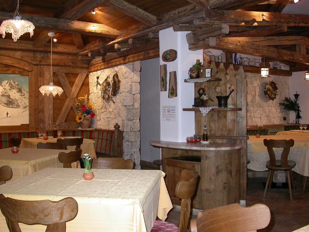 Hotel Garni Soreie Pozza di Fassa Buitenkant foto