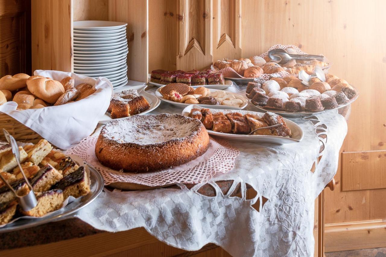 Hotel Garni Soreie Pozza di Fassa Buitenkant foto